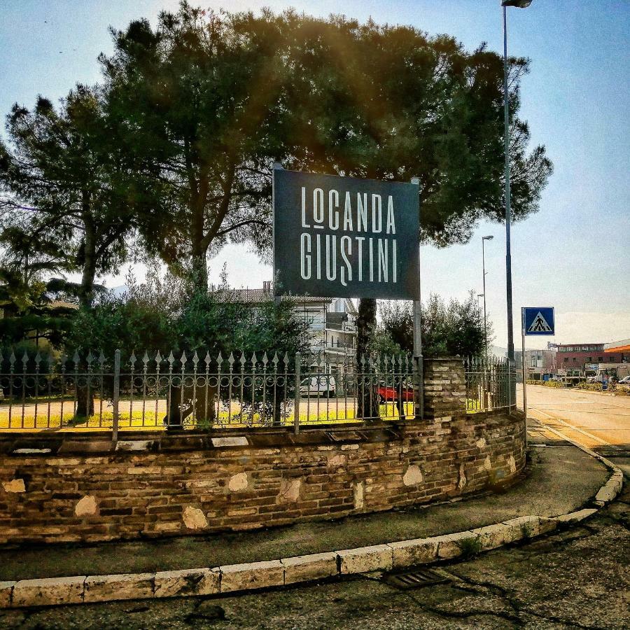 אסיסי Locanda Giustini מראה חיצוני תמונה